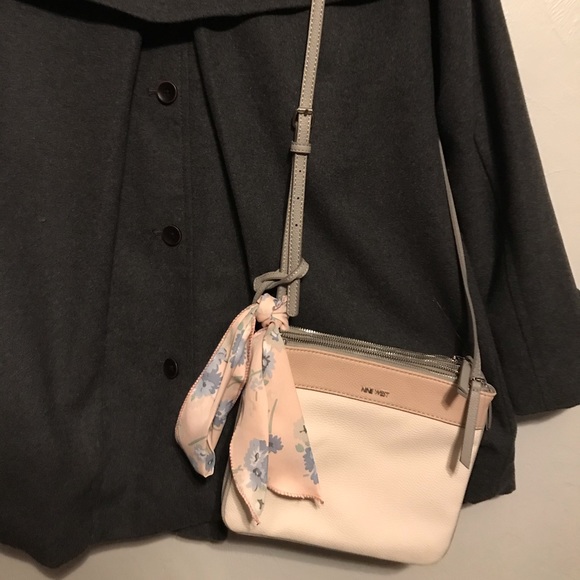 Nine West Handbags - Really pretty Nine West Crossbody purse